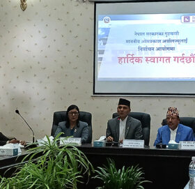 विदेशमा रहेका नेपालीलाई मतदान गर्ने विषय यसपटक सम्भव बनाउनैपर्छ : गृहमन्त्री