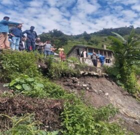 प्रजिअ पौडेल नेतृत्वको टोलीद्धारा पहिरोबाट प्रभावित तलगाउँ अनुमगन