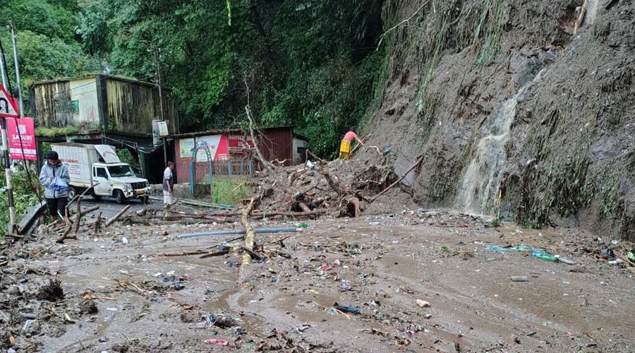 बाढीपहिरोमा परेर दार्जिलिङमा १८ नेपालीभाषीसहित २३ को मृत्यु