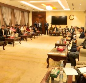 त्रिपक्षीय वार्ता : निर्वाचनमा सहभागी हुन दलहरूलाई जेनजीको जोड, कांग्रेस तयार हुँदा एमाले संसद पुनःस्थापनाकै पक्षमा