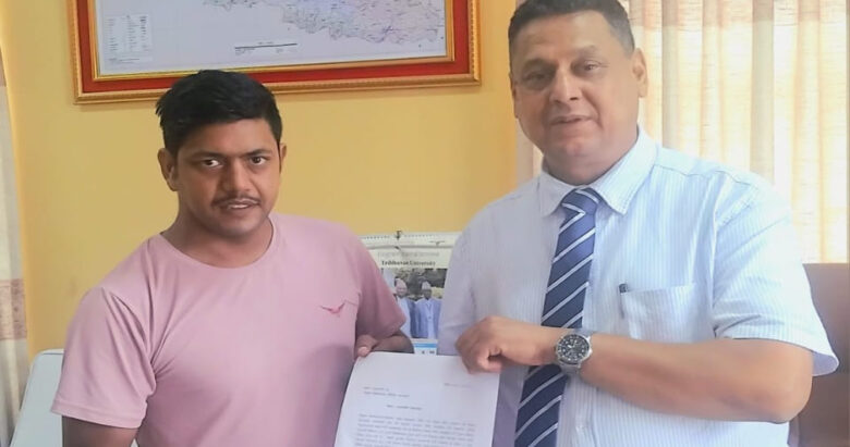 त्रिभुवन विश्वविद्यालयका नियम संशोधनकाे  मागसहित उपकुलपतिलाई ज्ञापनपत्र