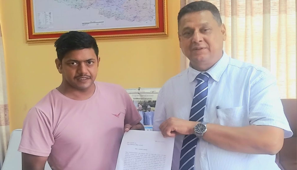 त्रिभुवन विश्वविद्यालयका नियम संशोधनकाे  मागसहित उपकुलपतिलाई ज्ञापनपत्र