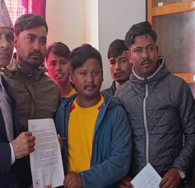 राष्ट्रिय युवा संघ नेपाल र अनेरास्ववियु बाजुराद्धरा जिल्लाकाे स्वास्थ्य सम्बन्धी सर्बपक्षिय भेलाको माग
