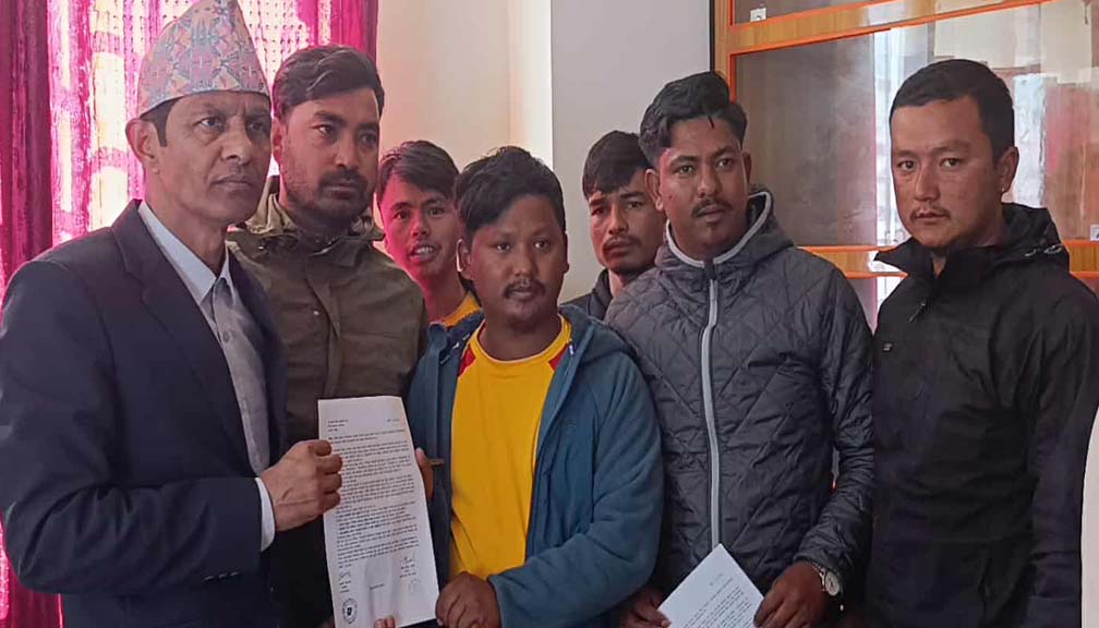 राष्ट्रिय युवा संघ नेपाल र अनेरास्ववियु बाजुराद्धरा जिल्लाकाे स्वास्थ्य सम्बन्धी सर्बपक्षिय भेलाको माग