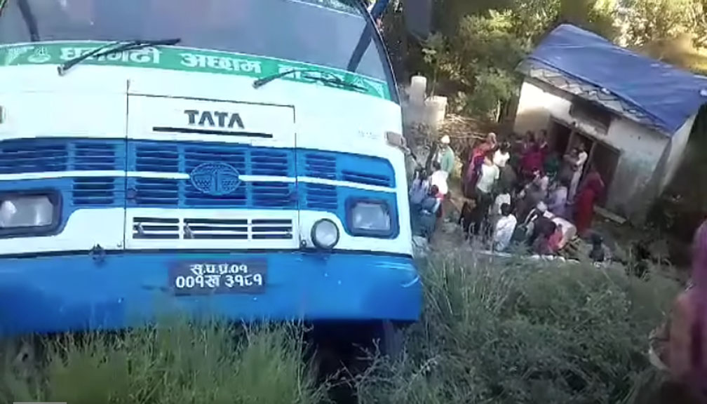 कोल्टीबाट धनगढीका लागि छुटेको बस दुर्घटना, एकिन विवरण आउन बाँकी