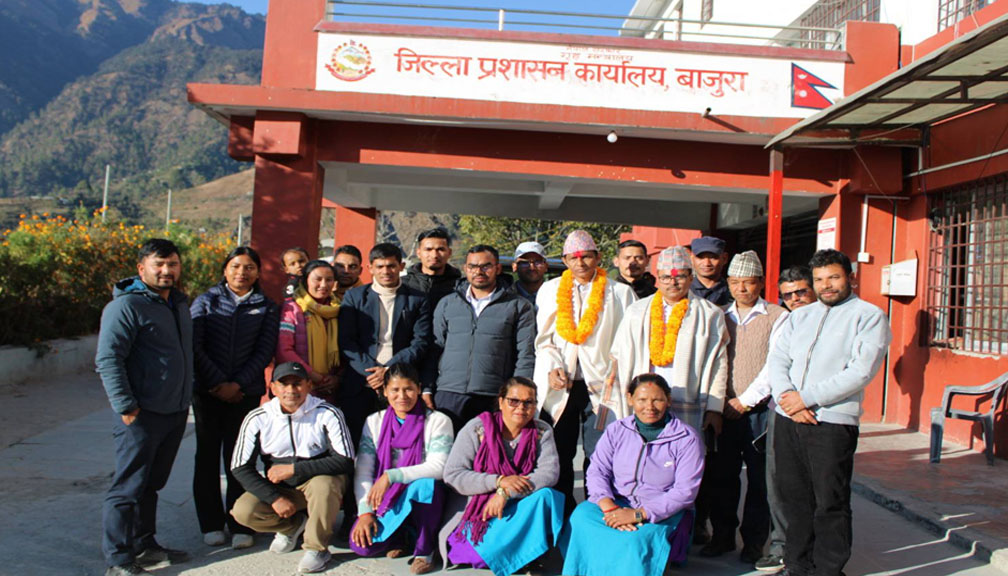 बाजुराका सिडिओ र सहायक सिडिओको बिदाइ