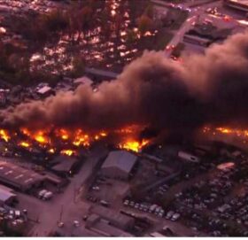 केन्टकीमा इन्धन बोकेको कार्गो विमान दुर्घटना