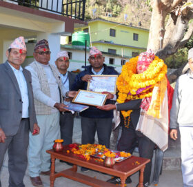 ४३ बर्षसम्म शिक्षण पेशा सम्हालेका शिक्षक बोहराको सम्मानसहित बिदाइ