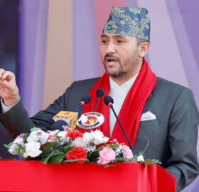 दुःख र संघर्षमा खुसी हुन सके जीवनका अधिकांश समय सहज र सुखमय बन्नेछ : सञ्चारमन्त्री