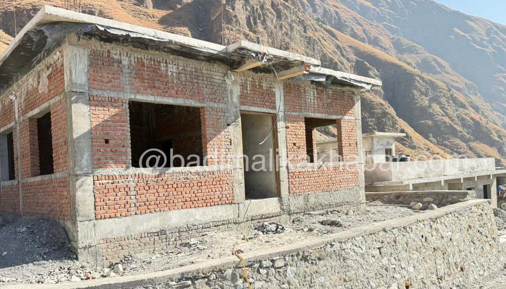 बाजुराको कोल्टीमा निर्माण हुन लागेको बिद्धुत सबस्टेशनको काम अस्तव्यस्त