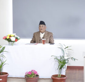 अध्यक्ष लड्छु भनेका पोखरेललाई ओलीको जवाफ : नलड्नुस् भन्दिनँ, मैले छोड्दिनँ