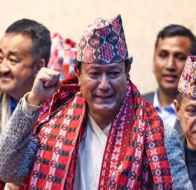 नेपाली कम्युनिस्ट पार्टीमा प्रवेश गर्दै प्रकाश शाहले भने– ऋतु बदलिए, ओली बदलिएनन्