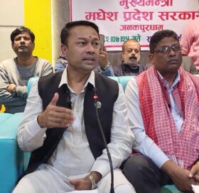 मधेस प्रदेशका मुख्यमन्त्रीलाई नीतिगत र दीर्घकालीन असर पर्ने काम नगर्न सर्वोच्चको आदेश