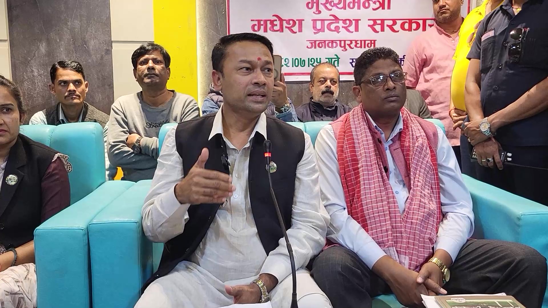 मधेस प्रदेशका मुख्यमन्त्रीलाई नीतिगत र दीर्घकालीन असर पर्ने काम नगर्न सर्वोच्चको आदेश