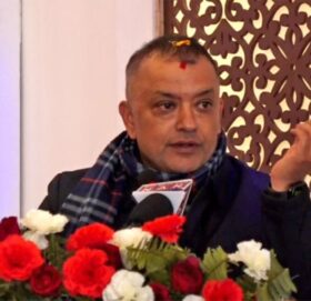 चुनाव क्षेत्रका कार्यकर्तालाई साँची राखेर गगनले भने : सभापति लड्छु, जित्छु