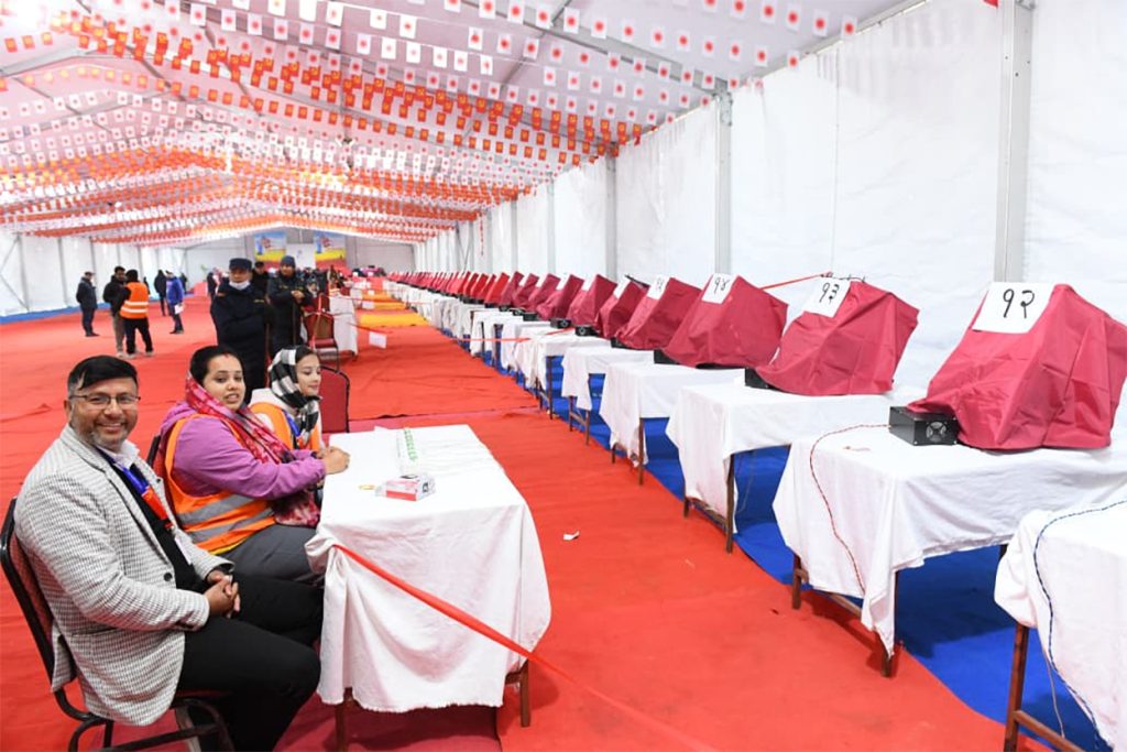 एमालेको मतदानमा चीट र मोबाइल लान बन्देज, राति १० बजेअघि नै नतिजा आइसक्ने अनुमान