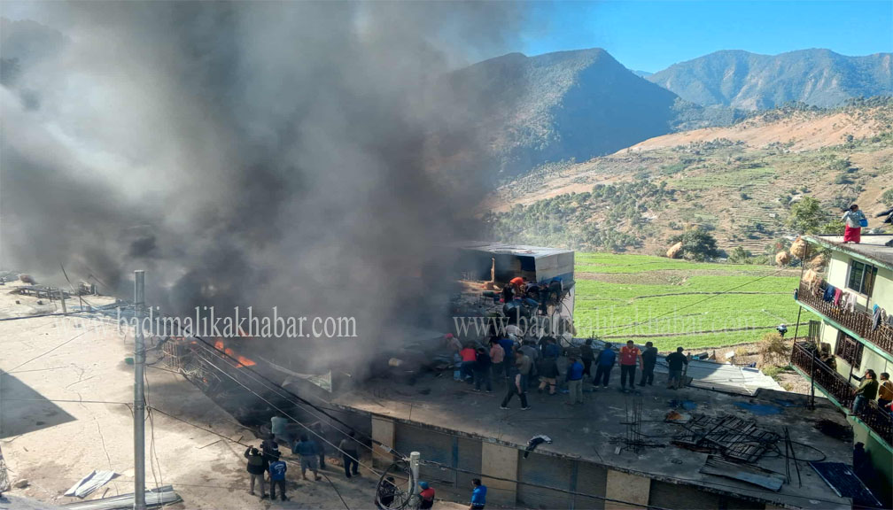 मार्तडी बजारको आगो २ घण्टापछि नियन्त्रणमा, करोडौंको धनमाल जलेर खरानी