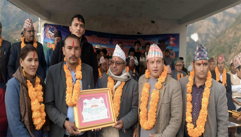 बडीमालिका नगरपालिकाद्वारा  शिक्षक  रावल सम्मानित