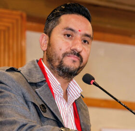 सर्वपक्षीय बैठकपछि चुनावको माहोल बनेको छः सञ्चारमन्त्री खरेल