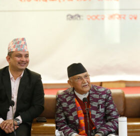 ईश्वर पोखरेललाई ओलीले भने- करकाप र पूर्वसर्त राख्नेहरूसँग सहमति हुँदैन