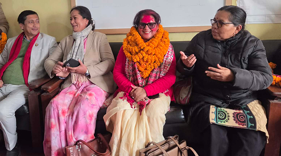 सुदूरपश्चिममा एमालेकी भण्डारीले गरिन् उम्मेदवारी दर्ता