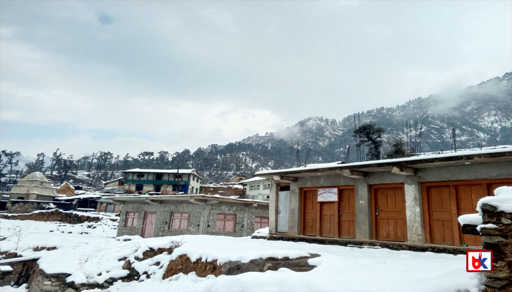 बाजुरामा फेरि बर्षासँगै हिमपात, जनजीवन प्रभावित