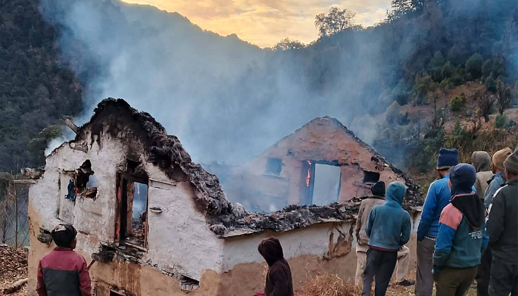 गौमुल गाउँपालिका २ मा आगलागीबाट एक घर जलेर नष्ट