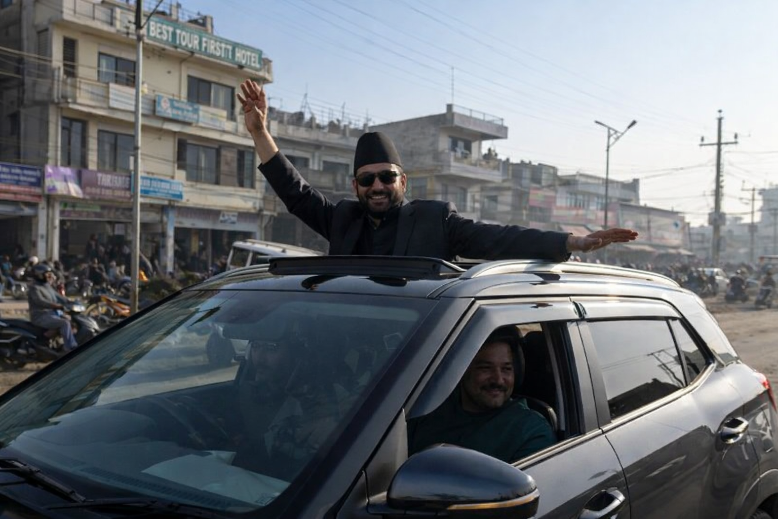 कैलालीमा बालेन पुग्दा उनी जस्तै देखिने व्यक्ति को हुन् ?