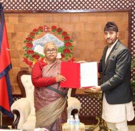 सञ्चारमन्त्री खरेलले दिए राजीनामा