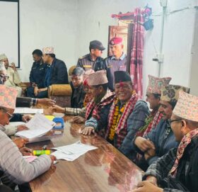 काँग्रेस उम्मेदवार गिरीद्वारा मनाेनयनमा सहभागीलाई आभार प्रकट