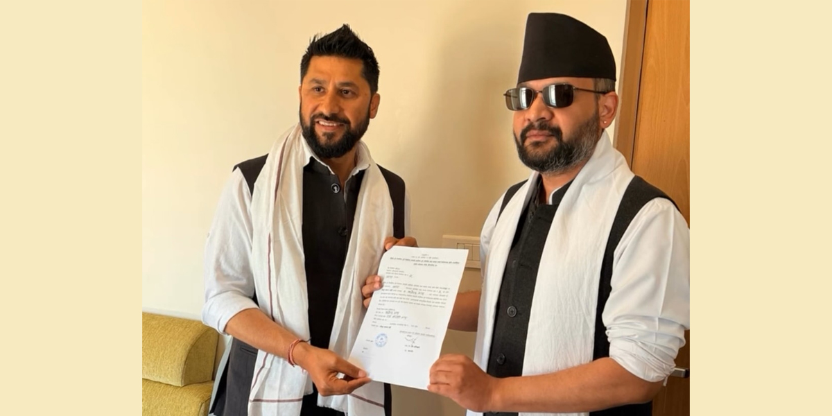 बालेनले रविको हातबाट जनकपुरमा लिए झापा-५ को टिकट