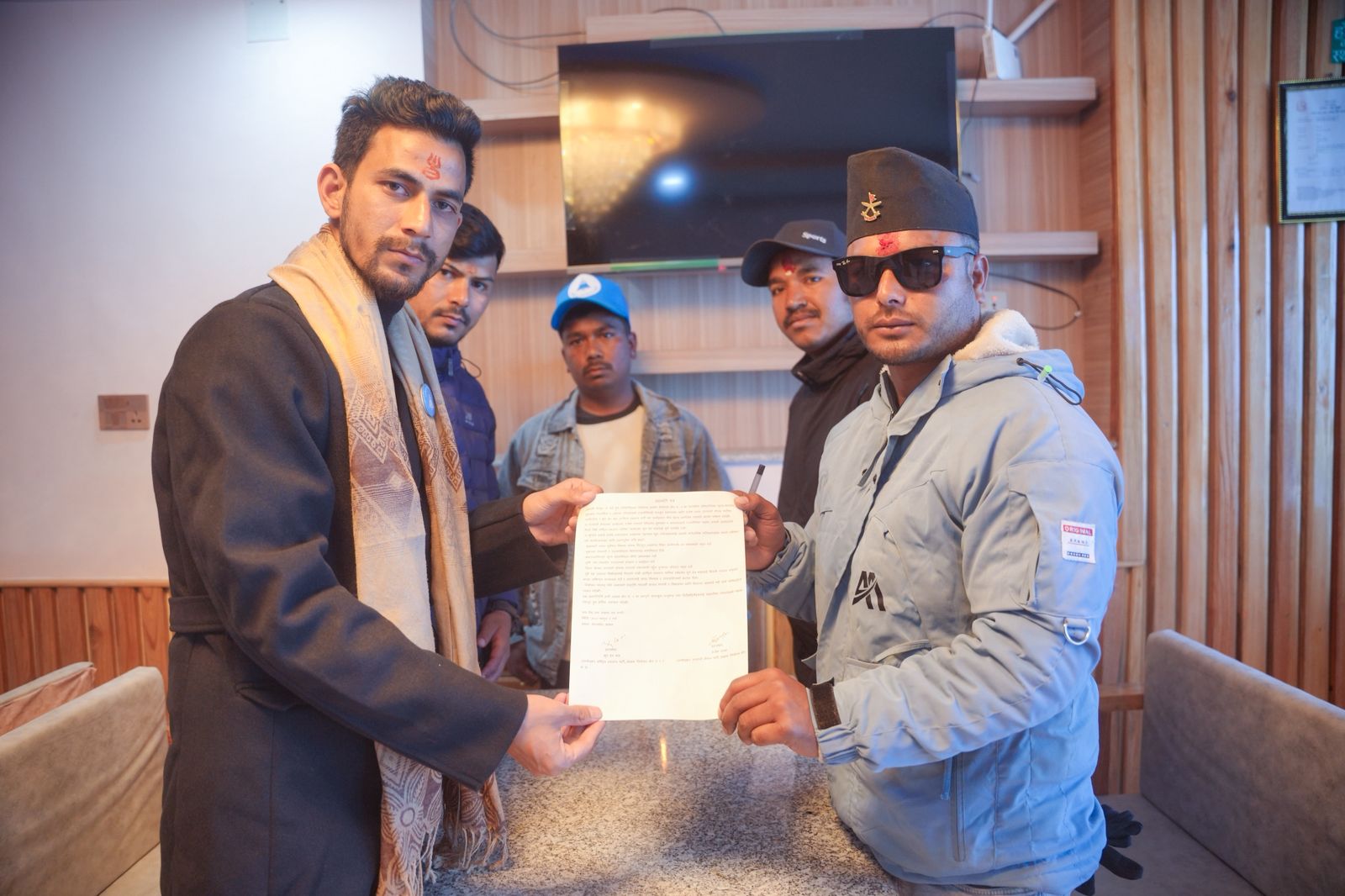 अछाम-२ मा उज्यालो नेपालका उम्मेदवार रावलले गरे रास्वपाका शाहलाई समर्थन