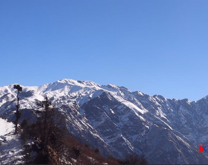 हिउँले सेताम्मे बनेको बडीमालिका (तस्वीरहरु)