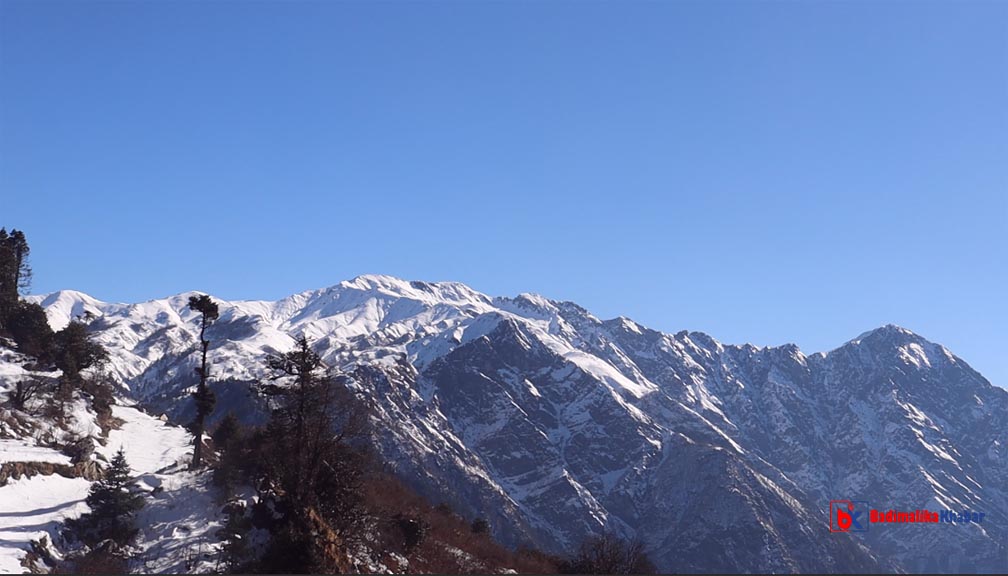 हिउँले सेताम्मे बनेको बडीमालिका (तस्वीरहरु)