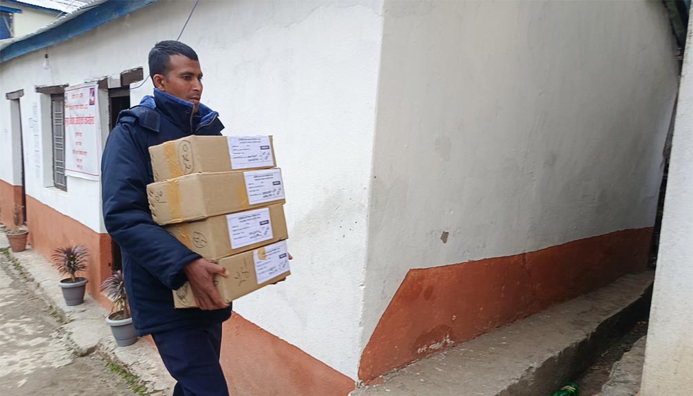 बाजुरामा निर्वाचनका लागि मतपत्र आइपुगे