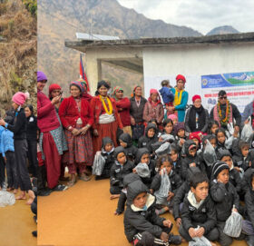 दार्चुलाकाे डाँडाबाग आधारभूत विद्यालयका विद्यार्थीलाई न्यानो लुगा वितरण