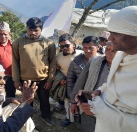 शोक र संकल्पबीच एमाले उम्मेदवार थापा : आमाको सम्झनासँगै चुनावी मैदानमा