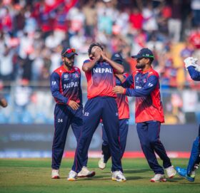 इङ्ल्यान्डले नेपाललाई दियो १८५ रनको लक्ष्य