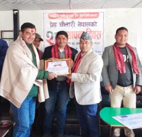 विनोद विक स्मृति पत्रकारिता पुरस्कारबाट पत्रकार सिंह र रावल सम्मानित