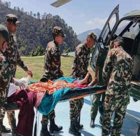बाजुराबाट सुत्केरीको हेलिकप्टरमार्फत उद्धार