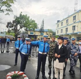 नागरिकलाई सास्ती हुनेगरी मन्त्रीको गाडीलाई विशेष व्यवहार नगर्न गृहमन्त्री गुरुङको निर्देशन