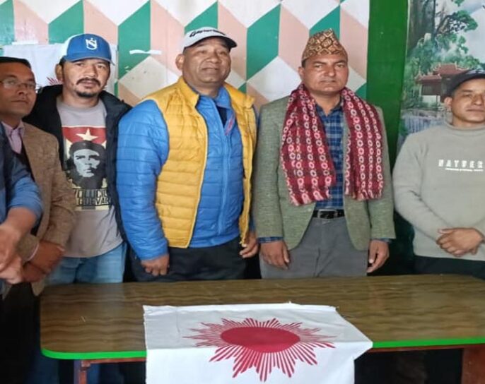 रास्वपा बाजुराका जिल्ला सचिव बुढा नेकपा एमालेमा प्रवेश