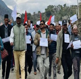 एमाले बाजुराले प्रजिअ मार्फत गृहमन्त्रीलाइ बुझाए विरोध पत्र