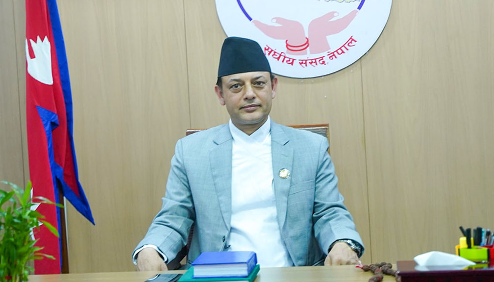 सभामुख डीपी अर्यालको गाडीलाई सिंहदरबार पुगेर ट्राफिकले काट्यो चिट