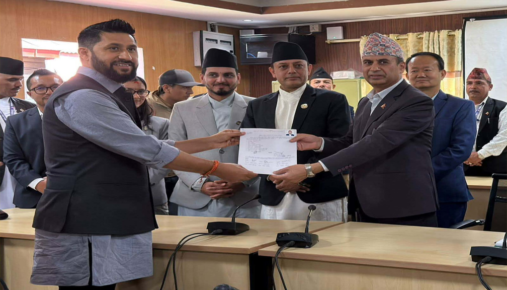 सभामुख पदमा रास्वपाका डीपी अर्यालको उम्मेदवारी दर्ता