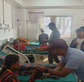 नेकपा स्थापना दिवसको अवसरमा एमाले बाजुराद्धारा बिरामीलाई फलफूल वितरण