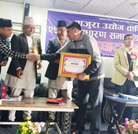 बाजुरा उद्योग वाणिज्य संघद्वारा बडीमालिका खबरलाइ सम्मान