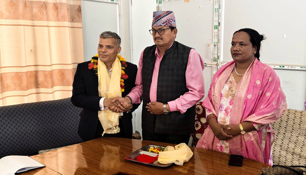 त्रिवेणी नगरपालिकाको प्रमुख प्रशासकीय अधिकृतमा उपाध्याय हाजिर