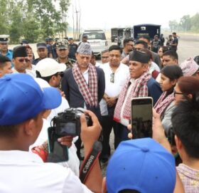 सभामुख र राष्ट्रियसभा अध्यक्षद्वारा दोधरा–चाँदनीमा प्रस्तावित सुक्खा बन्दरगाह क्षेत्रको अवलोकन