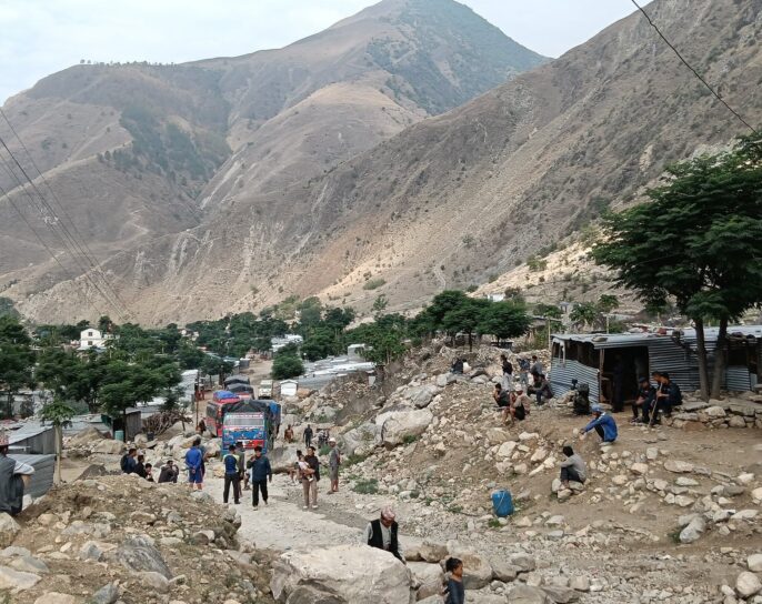 कर्णाली करिडोर सडक अनिश्चितकालका लागि अवरुद्ध